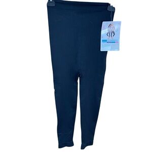 Ingrid & Isabel Maternity Capri Leggings Black